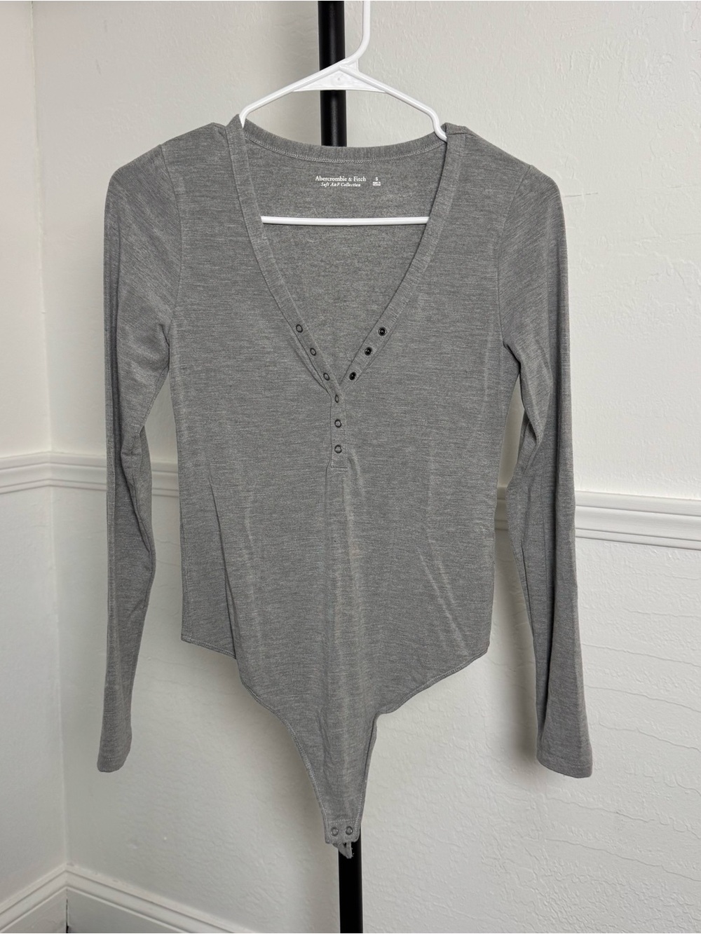 Abercrombie Soft AF Gray Long-Sleeve henley V-Neck Bodysuit small